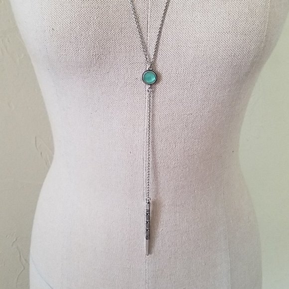 Green Crystal & Silver Necklace - Picture 2 of 7